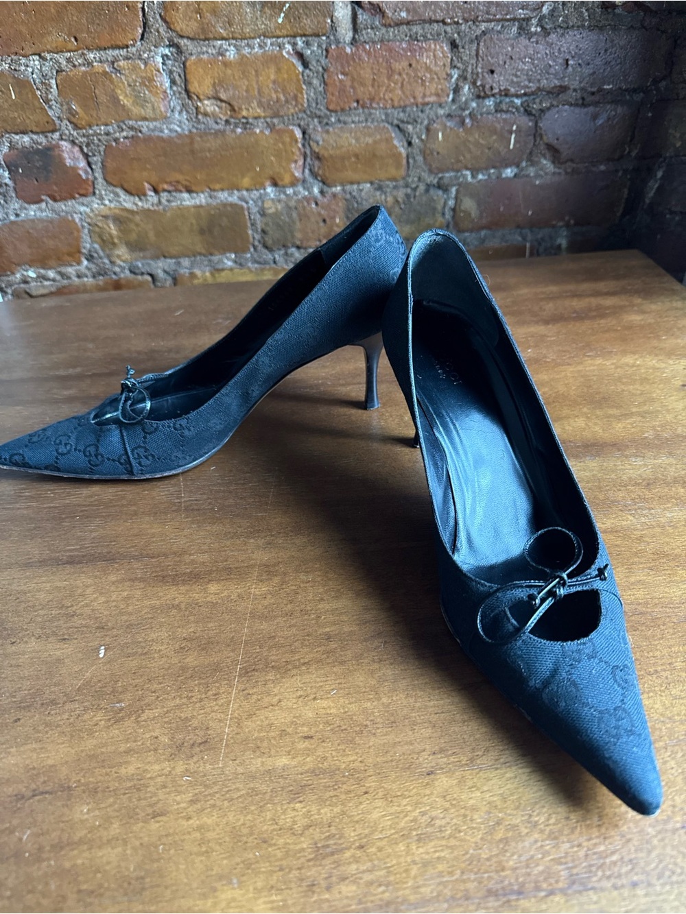 Gucci GG Canvas Pointed Toe Pumps Black Monogram Bow Heels Size 8.5B